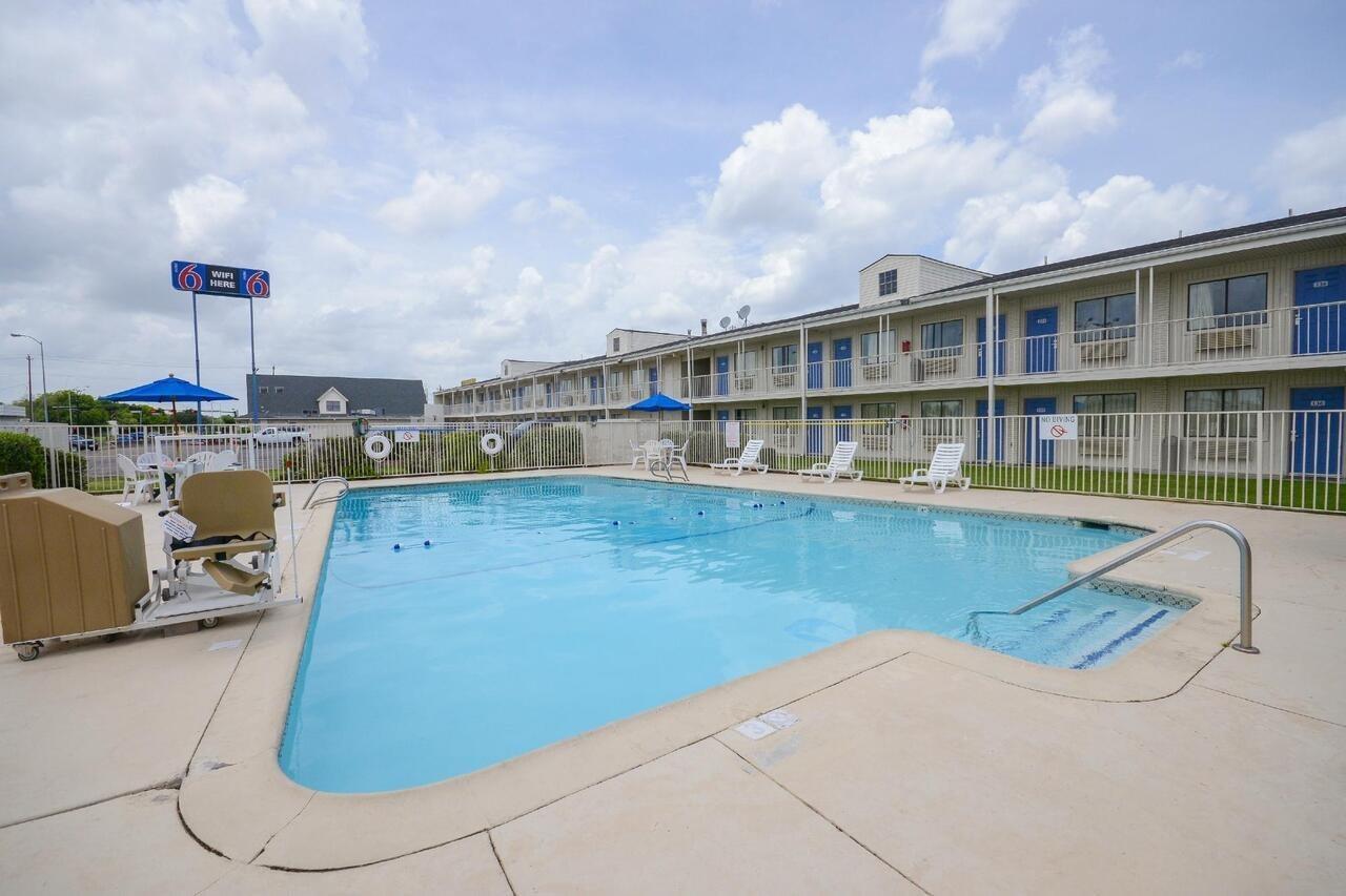 Motel 6-Webster, Tx - Houston - Nasa Lake Екстериор снимка