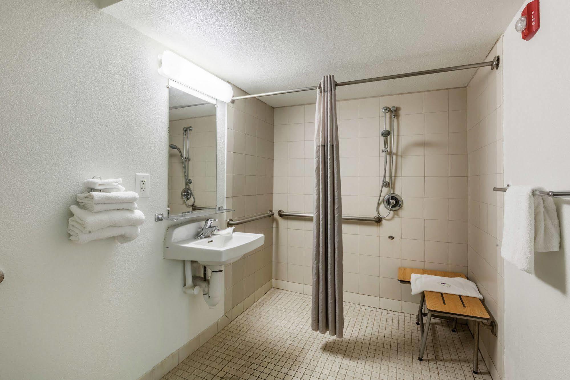Motel 6-Webster, Tx - Houston - Nasa Lake Екстериор снимка