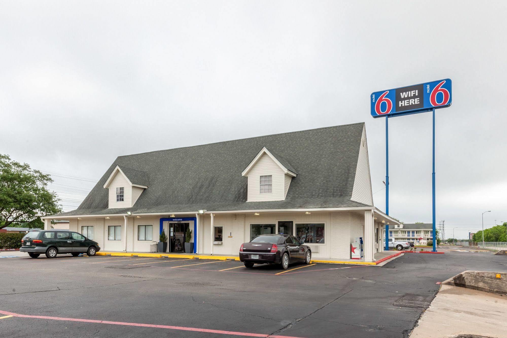 Motel 6-Webster, Tx - Houston - Nasa Lake Екстериор снимка